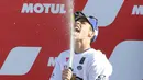 Joan Mir juara dunia berkat konsistensinya naik podium. Dari total 13 seri musim ini, Joan Mir naik podium tujuh kali. Catatan itu membuat Joan Mir menjadi pembalap paling konsisten pada musim 2020. (AP/Alberto Saiz)