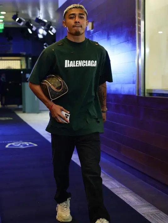 Julian Araujo sejauh ini sudah mengoleksi 100 penampilan untuk LA Galaxy. Sang pemain juga sudah mencetak satu gol. (FOTO: instagram.com/julian__araujo/)