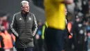 Pelatih Bayern Munchen Jupp Heynckes menyaksikan timnya berlaga melawan Besiktas dalam pertandingan Liga Champions di stadion Vodafone Arena di Istanbul (14/3). Munchen berhasil menang dengan agregat 8-1 atas Besiktas. (AFP/Ozan Kose)