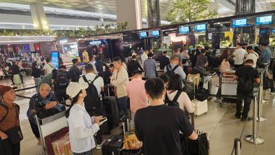 Erupsi Anak Krakatau Ganggu Penerbangan, Penumpang Menumpuk di Bandara Soetta