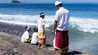 Saat ini umat Hindu Bali sedang merayakan hari suci Siwaratri.Ada banyak hari suci lainnya setiap bulannya.
