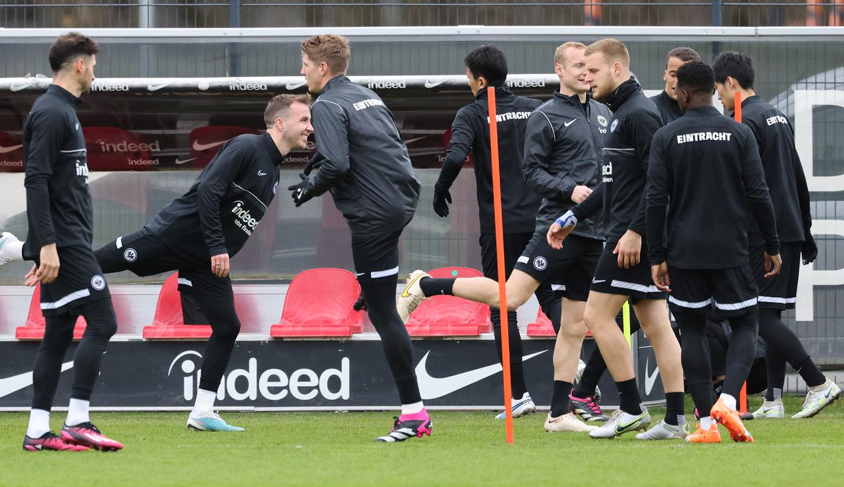 Persiapan Pemain Napoli dan Eintracht Frankfurt Jelang Duel di Liga ...