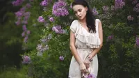 Model cantik asal Ukraina, Angelina Petrova, rela 'menjual tubuhnya' untuk membantu keuangan klub FC Metalurh Zaporizhya.