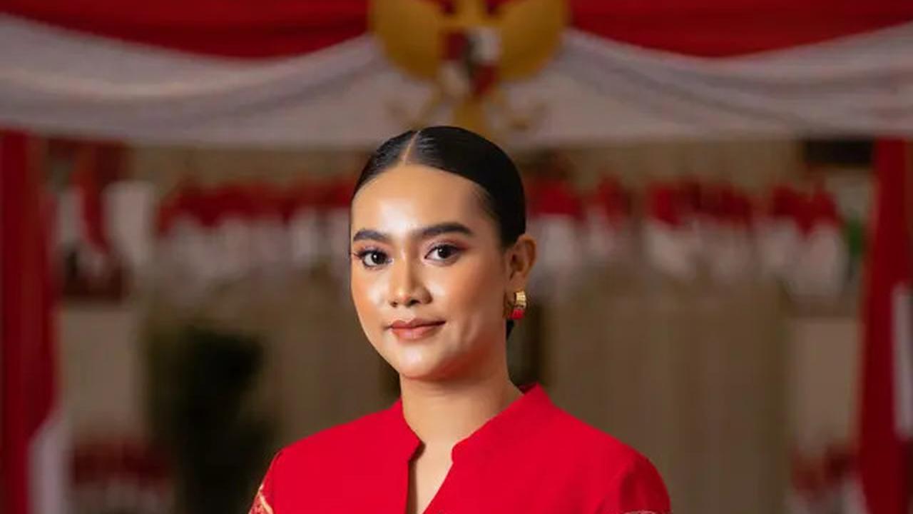7 Atasan Batik Kombinasi Polos Modern Tema Hari Kemerdekaan 17 Agustus 1945 HUT RI ke-80
