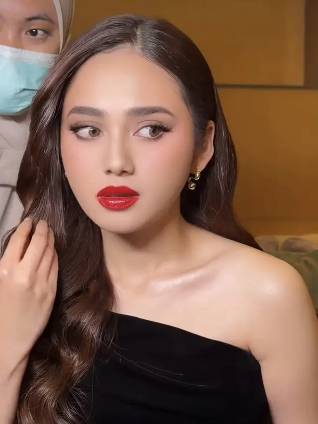 Syifa Hadju saat Kondangan. [@vinkihanafi]