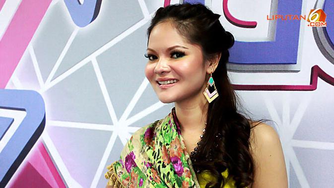 Pro Kontra Lagu Butiran Debu Terry Tutup Mata Dan Telinga Showbiz Liputan6 Com