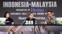 Senior Vice President Content Vidio, Eva Stephanie Kurnia (kiri), CEO Byon Combat,&nbsp;Yoshua Marcellos atau yang akrab disapa Cellos (tengah), dan CEO&nbsp;VIP Emtek, Indra&nbsp;Yudhistira (kanan) dalam sesi konfrensi pers&nbsp;Byon Combat Showbiz Vol. 4 di SCTV Tower, Jakarta, Senin (28/10/2024) siang WIB. Rencananya,&nbsp;Byon Combat Showbiz Vol. 4 bakal berlangsung di Tennis Indoor Senayan, Jakarta, 30 November mendatang. (Bola.com/Bagaskara Lazuardi)