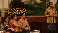 Presiden Joko Widodo memberikan pidato saat Sidang Kabinet Paripurna di Istana Negara, Jakarta, Senin (13/4/2015). Agenda tersebut membahas RKP 2016 dan pengarahan kepada menteri kabinet kerja. (Liputan6.com/Faizal Fanani)