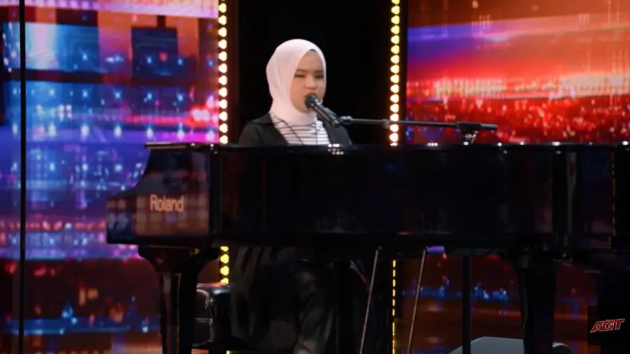Penyanyi asal Indonesia Putri Ariani tampil di acara America’s Got Talent (AGT) 2023 dan mendapatkan golden buzzer dari Simon Cowell. (Foto: tangkapan layar/Youtube America’s Got Talent)