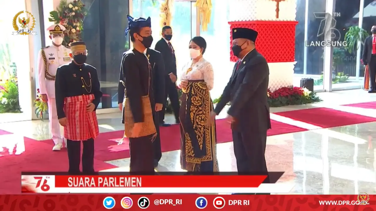 Ketua DPR Puan Maharani pakai baju adat Bali