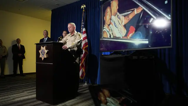 Sheriff  Las Vegas Kevin McMahill bicara dalam konferensi pers pembunuhan Tupac Shakur. (AP Photo/John Locher)