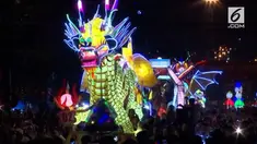 Dalam menyambut festival bulan, warga Vietnam menggelar festival lentera. Tepatnya di bulan kedelapan kalender lunar.