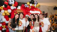 Wulan Guritno Ikut Rayakan Ultah Ariel NOAH, Pelukan Hangat