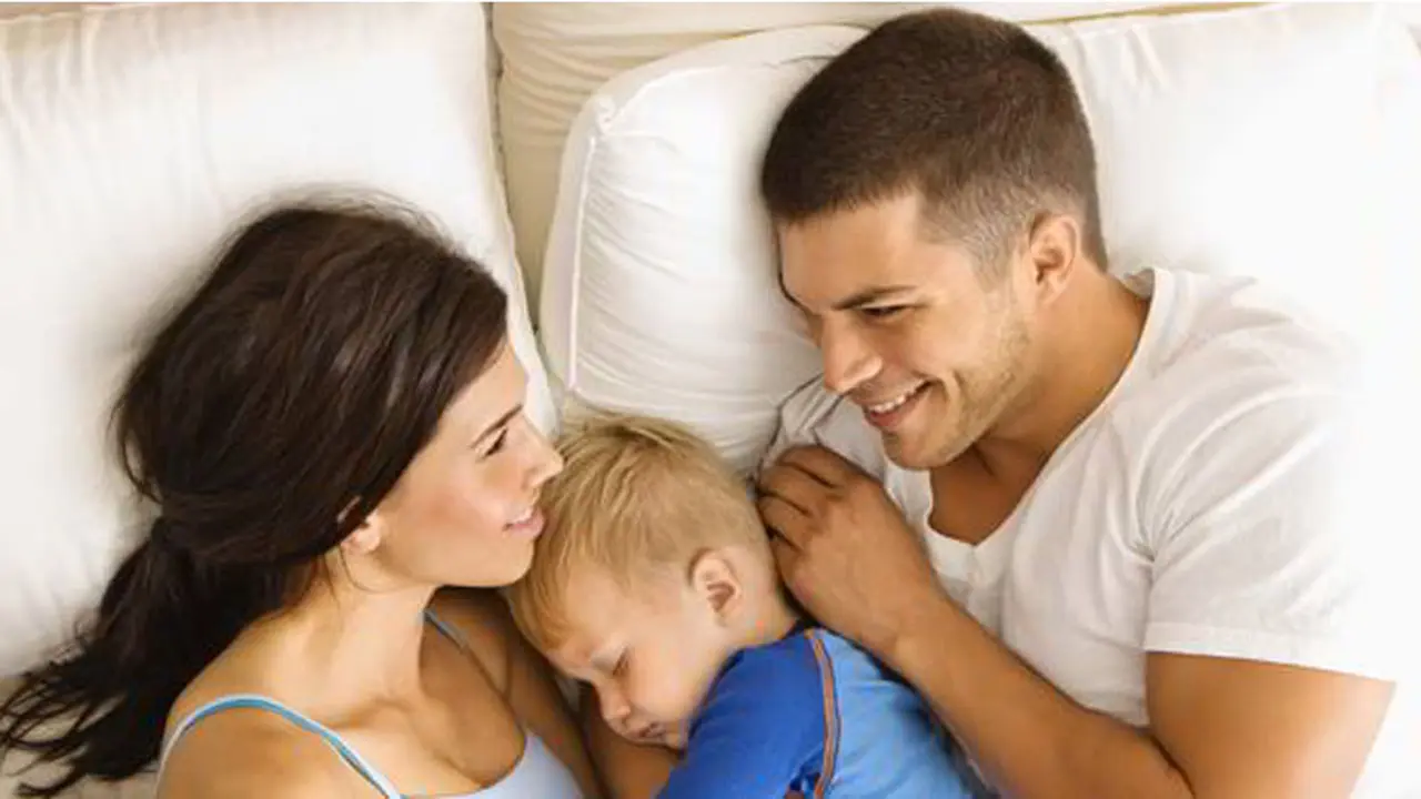 4 Tips Agar Pasutri Tetap Romantis Usai Punya Anak