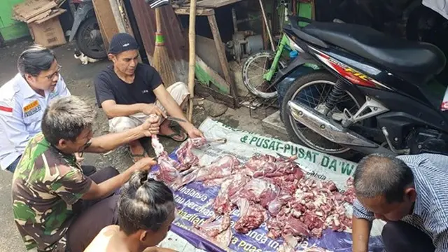 Kurban Berkah BAZNAS Bersama Nabilah Ayu Salurkan Daging ke Kampung Gotong Royong Rawamangun