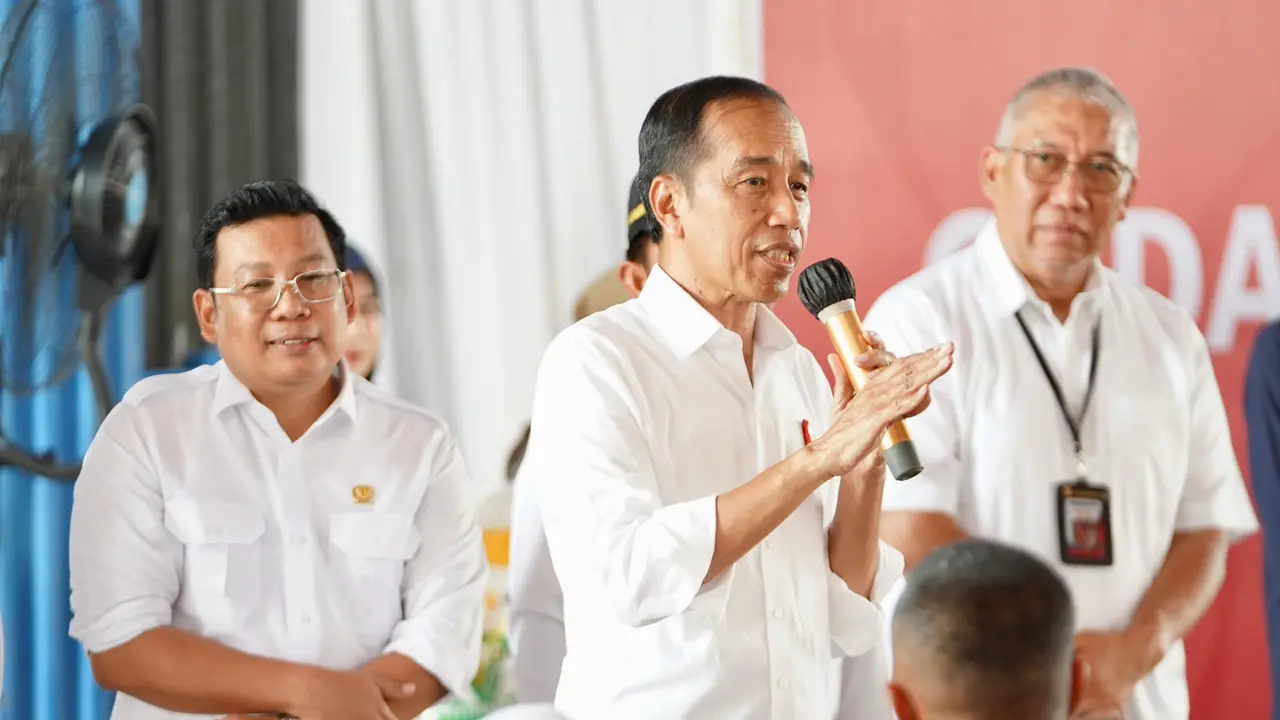 Jokowi.