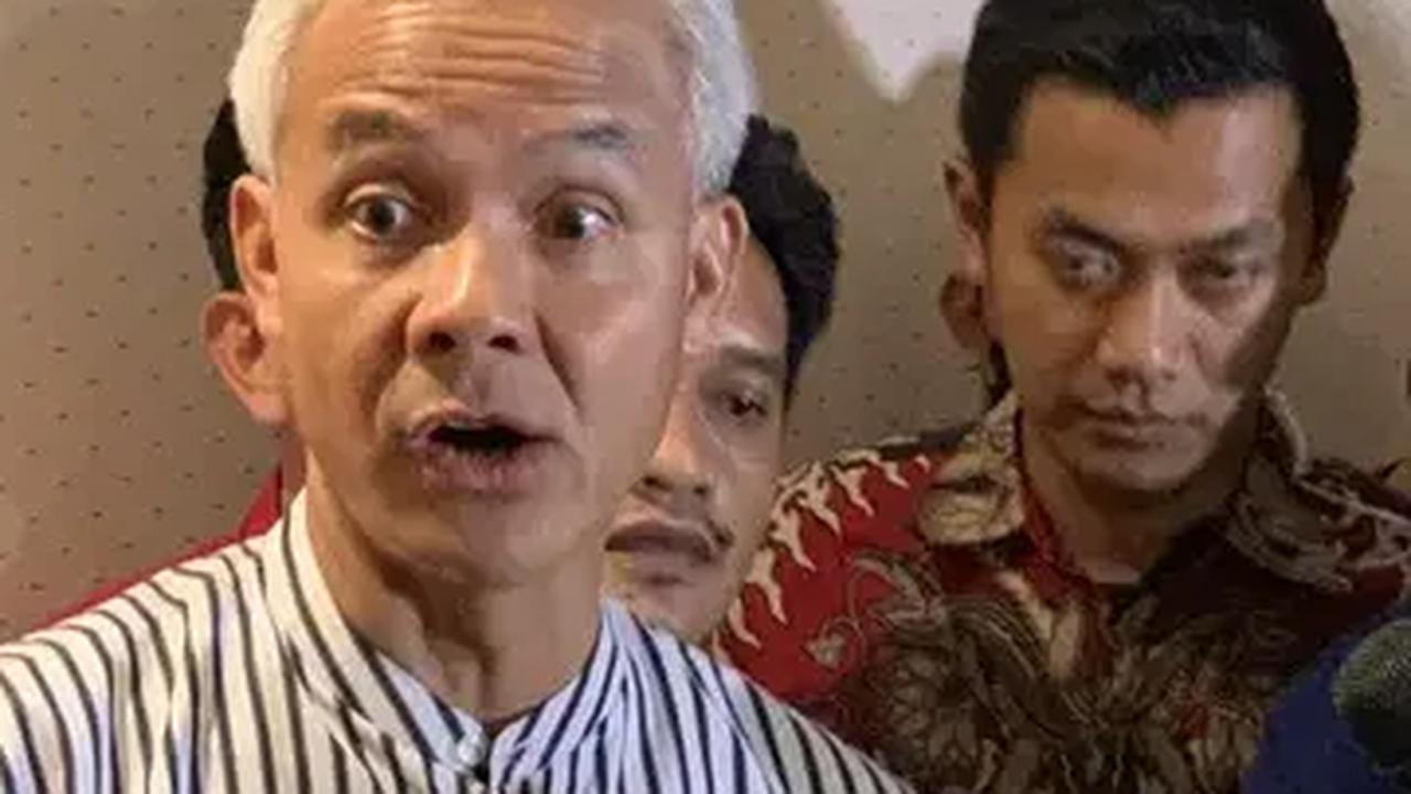 Pesan Jokowi di Balik Baju Hitam Putih Ganjar