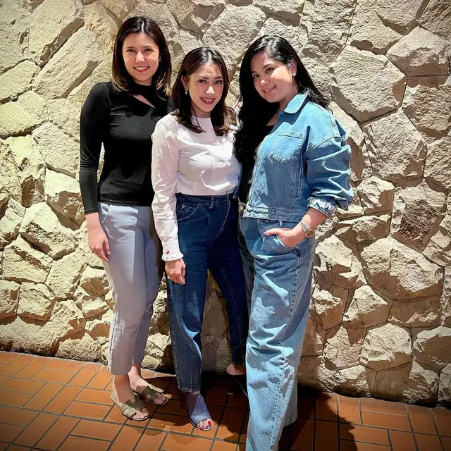 Gaya Kompak Annisa Pohan dan Aliya Rajasa Tenteng Tas Hermes