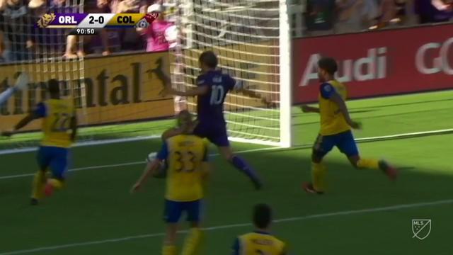 Berita video bukti mantan striker AC Milan, Kaka, masih menakutkan bagi lawan. This video presented by BallBall.