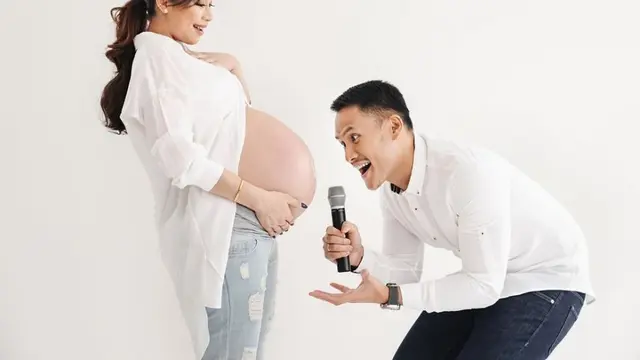 6 Pemotretan Maternity Shoot Istri Choky Sitohang, Konsepnya Unik