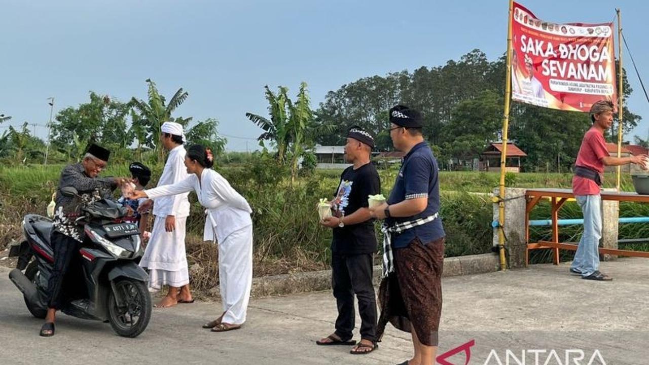 Umat Hindu Bekasi Bagikan Iftar, Perkuat Toleransi Beragama Jelang Nyepi