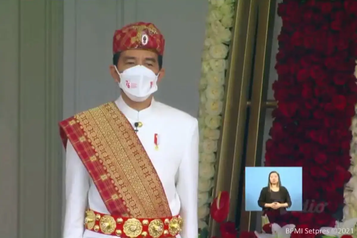 Presiden Jokowi Pimpin HUT ke-76 RI dengan Busana Adat Lampung