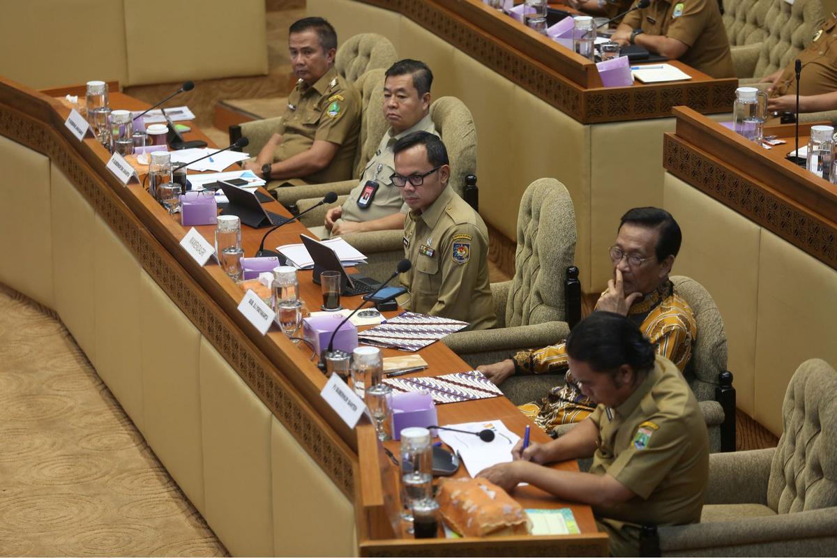 Komisi II DPR gelar rapat dengar pendapat (RDP) dengan PJ Gubernur terkait Pilkada 2024