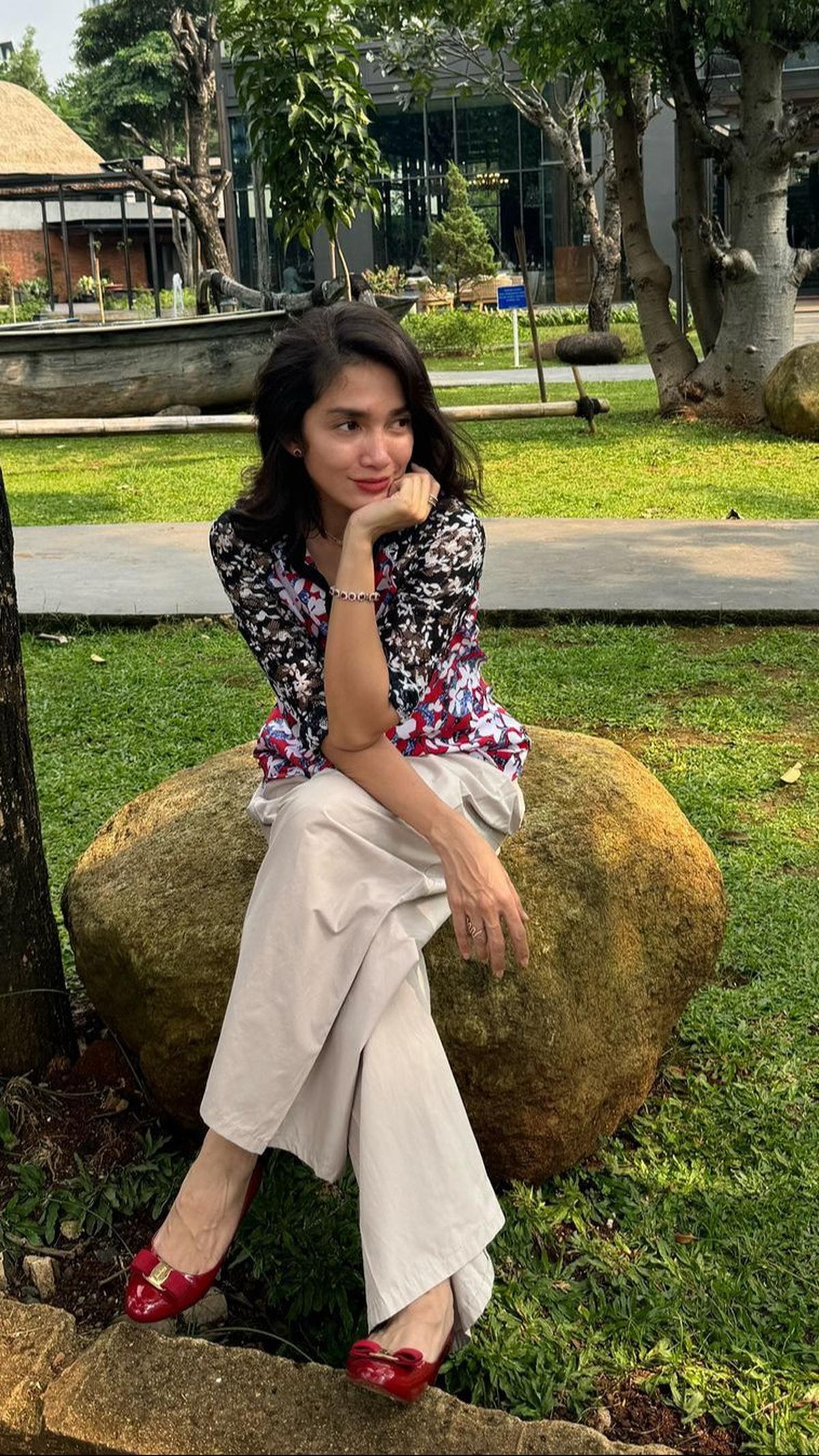 Dalam unggahan itu, Ussy terlihat menghabiskan waktu bersama sang 'pacar'.&nbsp;