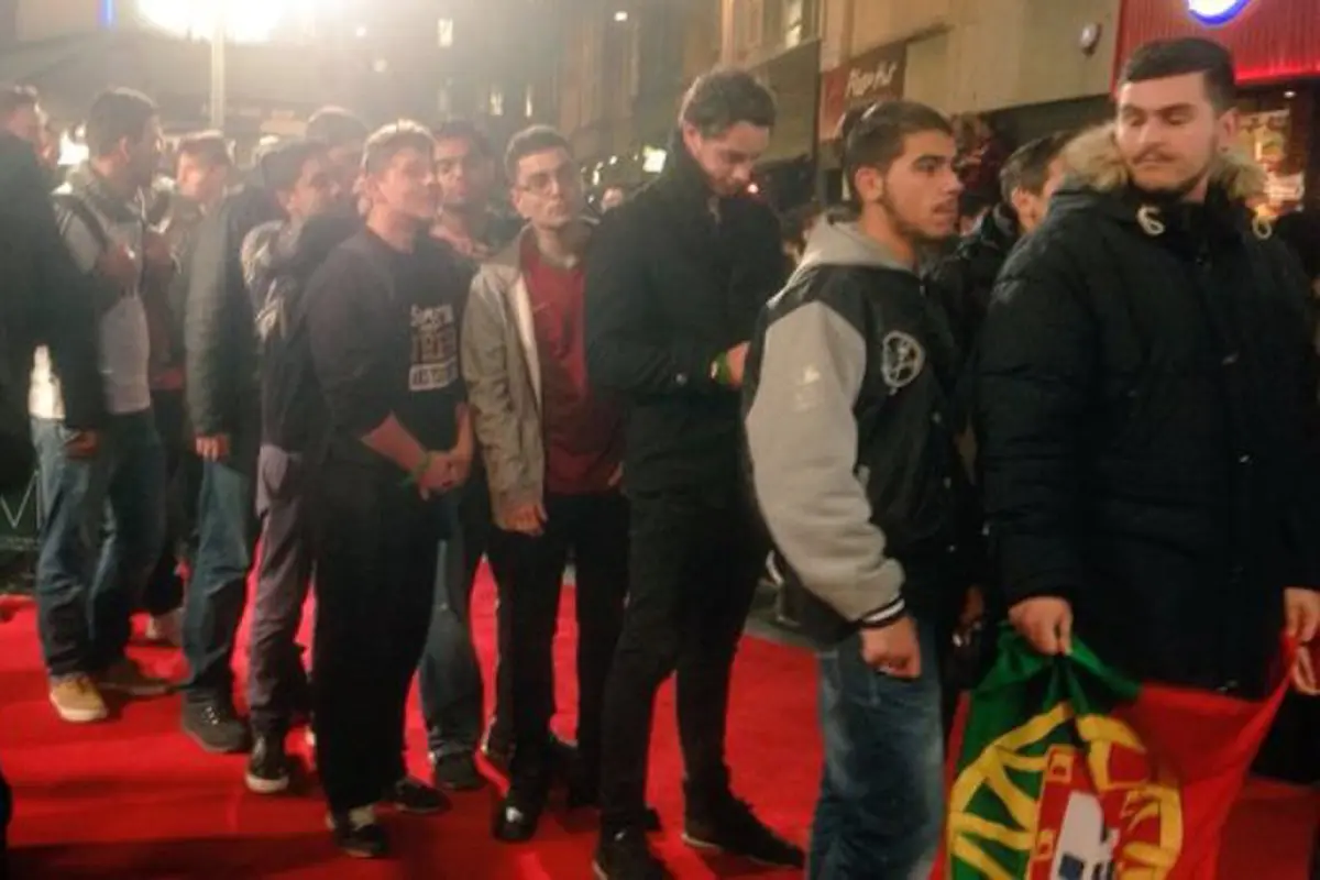 Kumpulan Fans yang ingin foto bareng Ronaldo