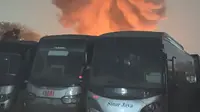 50 Bus Sinar Jaya Terbakar, Ledakan Terdengar Berkali-kali