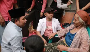 Pakai Roda Dua Tembus Jalur Ekstrem Jelbuk, Gus Fawait Pastikan Program Homecare Tepat Sasaran