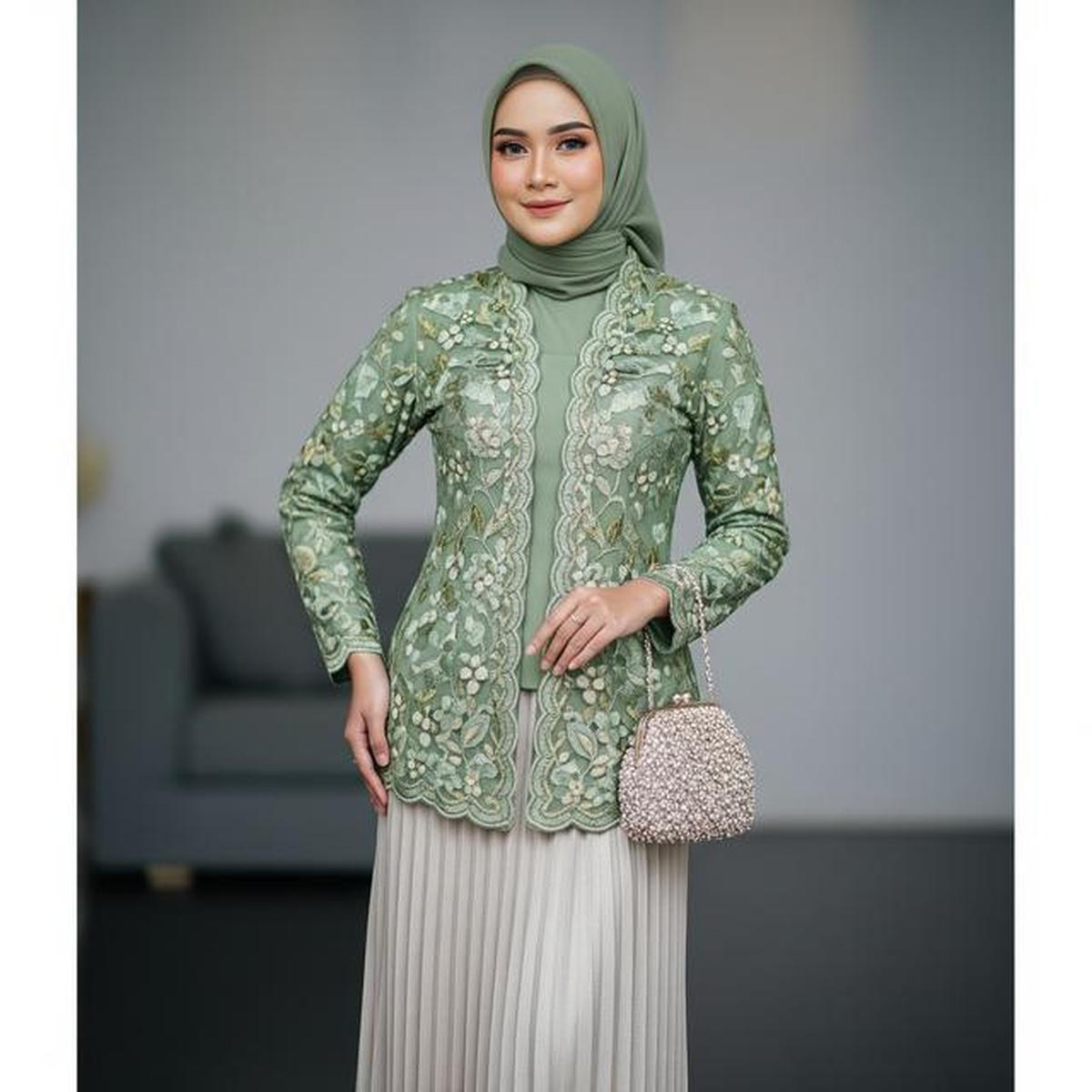 Apa Warna Kebaya Rok Plisket yang Paling Cocok untuk Kulit Sawo Matang di 2025? Ini Rekomendasinya