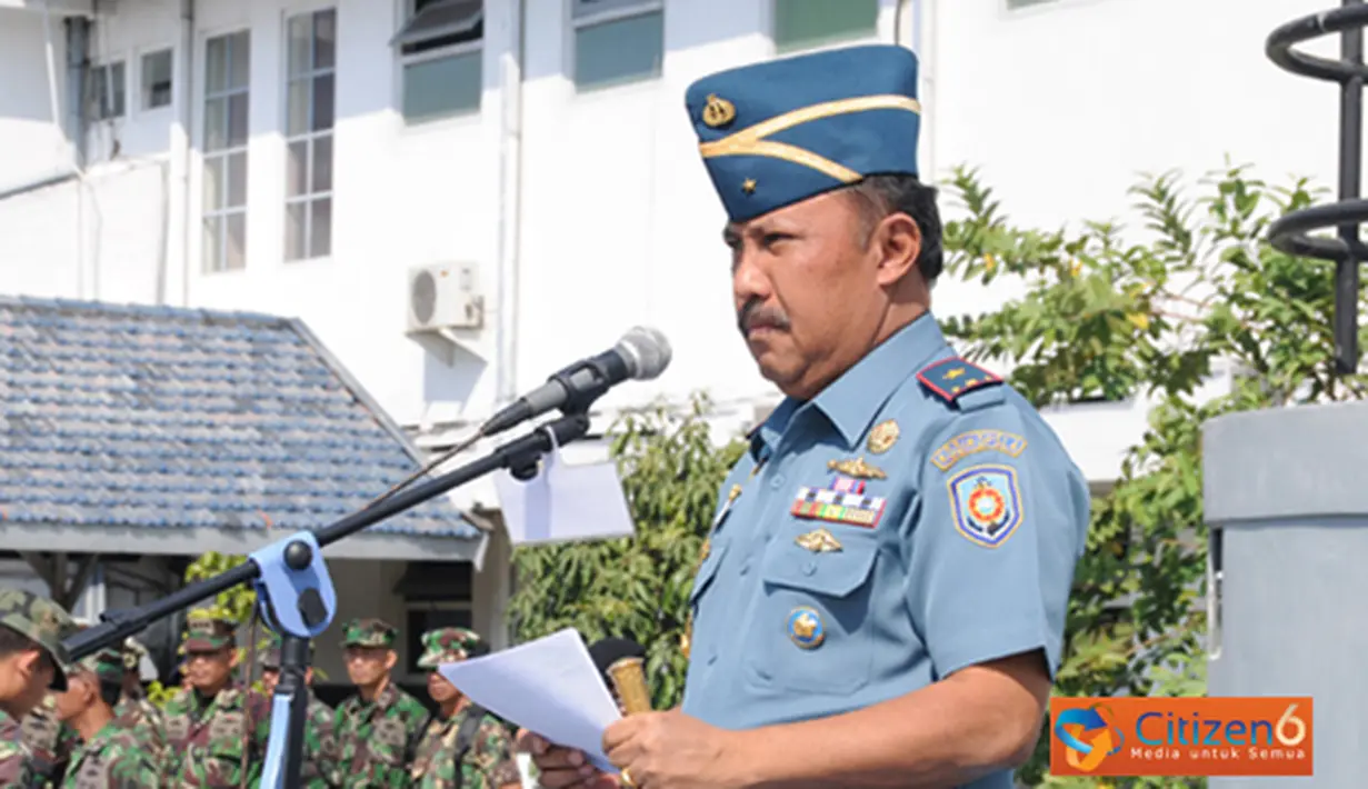 Citizen6, Surabaya: Penutupan pendidikan dan penyematan Brever Pendidikan Pasukan Katak angkatan ke-35 tersebut, dipimpin Dankodikopsla Laksma TNI Yayat Achmad Hadirat. (Pengirim: Penkobangdikal).