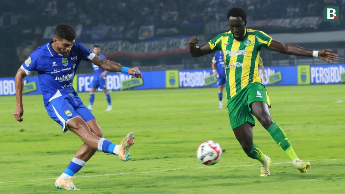 Hasil BRI Super League: Berguinho Jadi Pahlawan Kemenangan atas 10 Pemain PSBS, Persib Kembali ke Singgasana Klasemen