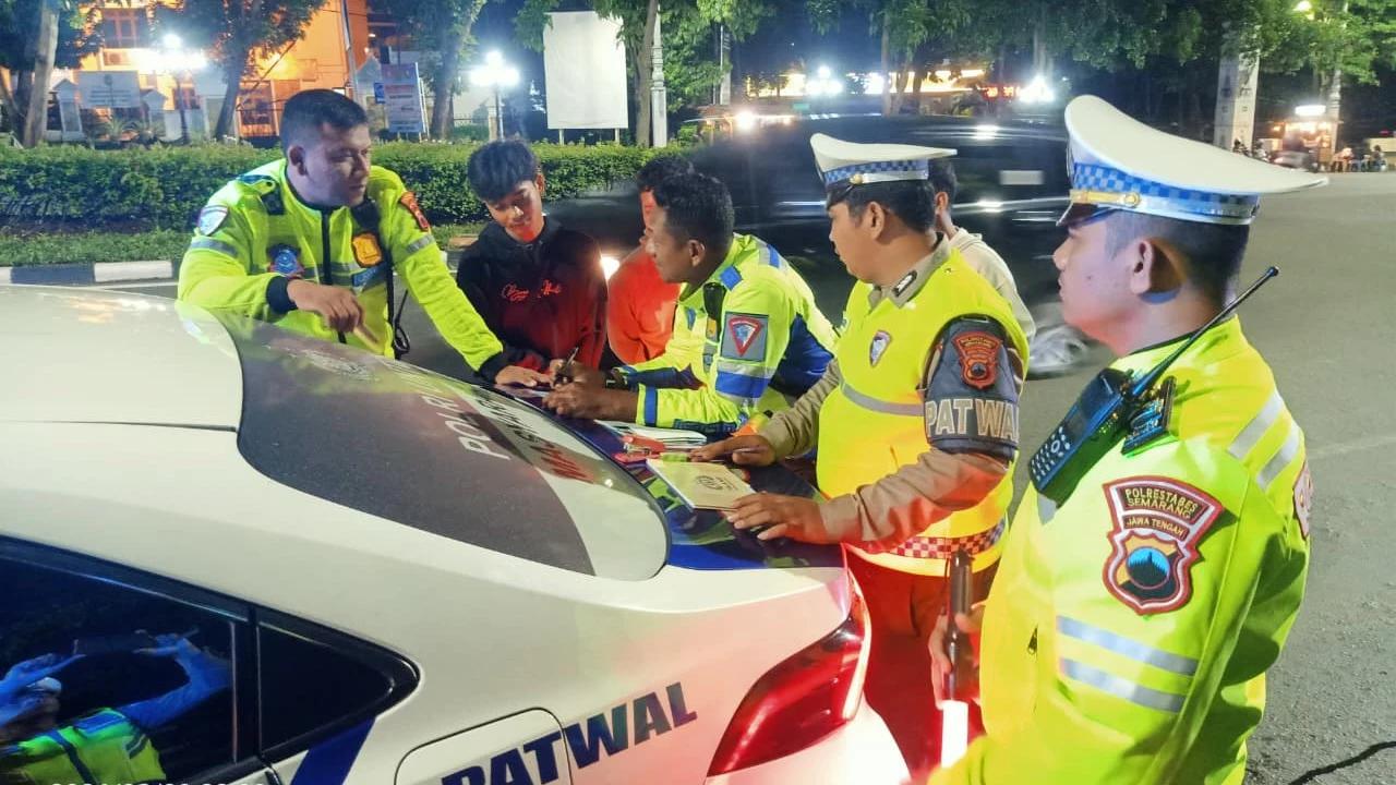 Viral Video Keributan di Jalan Pahlawan Semarang Dipicu Kebisingan Knalpot Mobil, Begini Penjelasan Polisi