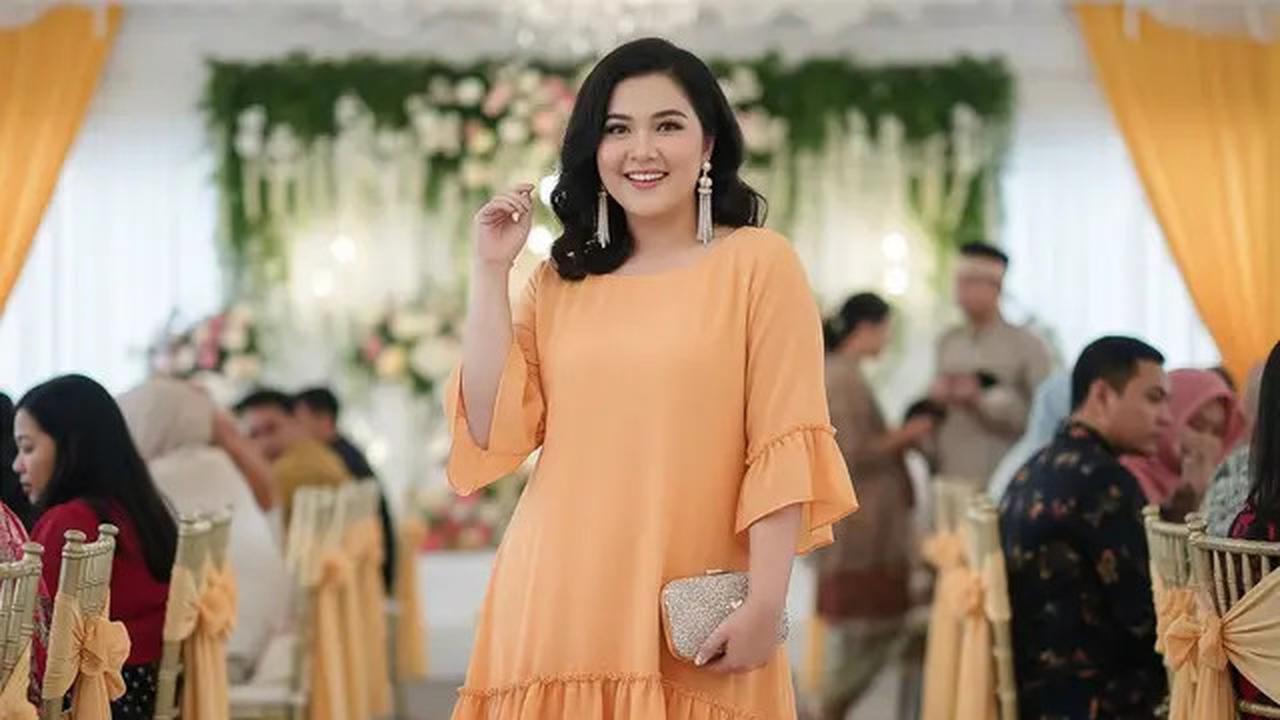 Tips Pilih Baju Kondangan 2025 untuk Wanita Gemuk agar Terlihat Langsing