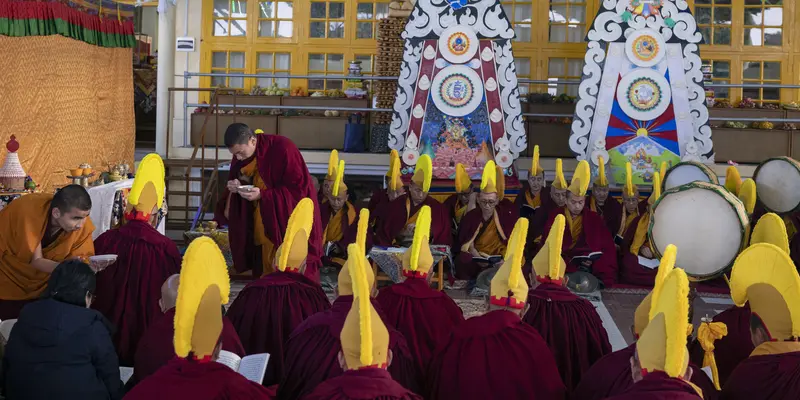 Biksu Buddha Tibet di India Doa Bersama Sambut Tahun Kelinci Air