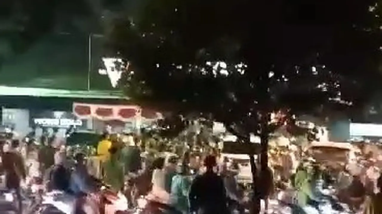 Tangkapan Layar Video Viral Keributan Youtuber Laurendra Hutagalung dengan Pengemudi Ojol di Tebet.