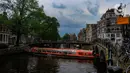 Kanal-kanal itu memenuhi seperempat bagian Kota Amsterdam dengan panjangnya yang mencapai lebih dari 100 km. (merdeka.com/Arie Basuki)