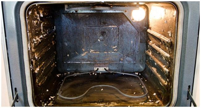 Oles rata ke semua bagian oven/ copyright by thekitchn.com