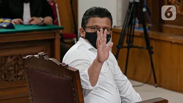 Lambaian Tangan Ferdy Sambo Sesaat Sebelum Sidang Vonis Kasus Pembunuhan Brigadir J