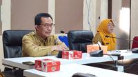 Kepala BSKDN Yusharto Huntoyungo (kiri) saat saat asistensi di Bappeda Provinsi Gorontalo pada Senin, 6 Maret 2023. (Istimewa)