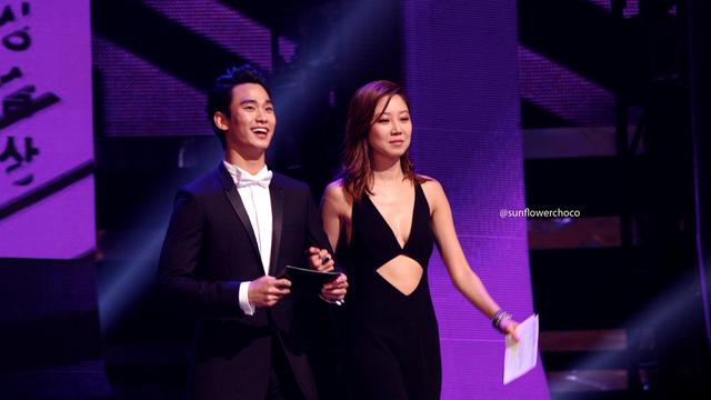 Gong Hyo Jin Malas Beri Senyuman Untuk Kim Soo Hyun Di Producer Showbiz Liputan6 Com