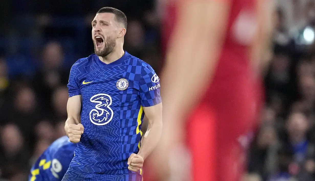 Gelandang Chelsea Mateo Kovacic merayakan gol yang dicetaknya ke gawang Liverpool pada pekan ke-21 Liga Inggris di Stamford Bridge, London, Minggu (2/1/2022) malam WIB. Duel Chelsea vs Liverpool berakhir imbang dengan skor akhir 2-2. (AP Photo/Matt Dunham)
