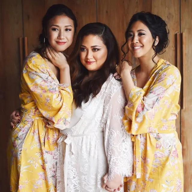 6 Potret Sherina Munaf dengan Kedua Saudaranya, Bak Kembar