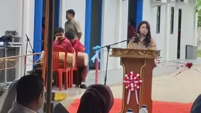 Yasika Aulia Ramadhani (celana putih)
