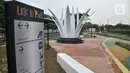 Aktivitas pekerja saat menyelesaikan pembangunan Taman Link In Park, Cempaka Putih, Jakarta Pusat, Kamis (12/1/2023). Pemprov DKI melalui Dinas Pertamanan dan Hutan Kota (Distamhut) DKI Jakarta akan segera meresmikan taman baru viral Link In Park dengan inspirasi nama band rock asal Amerika Serikat dengan sejumlah fasilitas di taman tersebut antara lain, area skateboard, fitness outdoor, area bermain anak, toilet, hingga rumah hobbit yang akan diresmikan pada Februari mendatang. (merdeka.com/Iqbal S Nugroho)