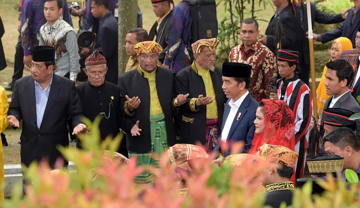 Acara mata ni horja digelar hari ini Sabtu (25/11) di kediaman keluarga Bobby yang terletak di Bukit Hijau Regency  (BHR Tasbi), jalan Taman Setiabudi, Medan Sumatra Utara. (Deki Prayoga/Bintang.com)