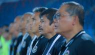Pelatih Timnas Indonesia U-22, Indra Sjafri, saat melawan Filipina U-22 pada laga Grup C SEA Games 2025 di 700th Anniversary Stadium, Senin (8/12/2025). (Bola.com/Bagaskara Lazuardi)