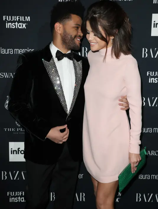 The Weeknd dan Selena Gomez menghadari New York Fashion Week nih! (Rex-Shutterstock/HollywoodLife)